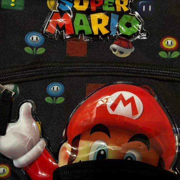 Super Mario Backpack 4pc set - backpack 17”, lunch bag, gadget case & lanyard - Picture 2 of 9